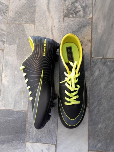 Twingo soccer shoes