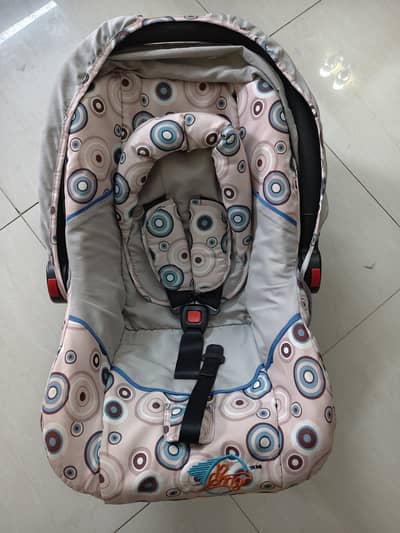 Barry Carry Cot/ car seat