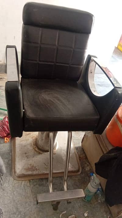 2 no of saloon chairs