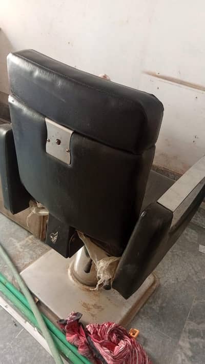 2 no of saloon chairs