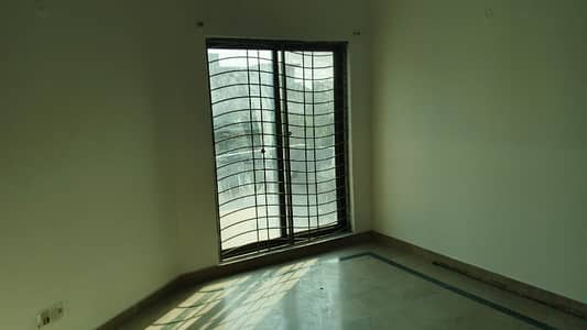 10 MARLA FULL HOUSE FOR RENT