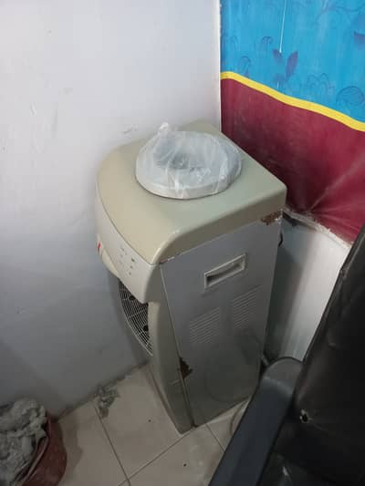 Orient Water dispenser for sale only cold water working