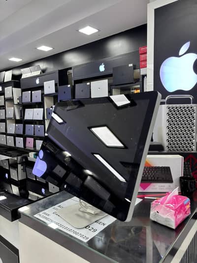 Apple 27" Cinema Display – 2K Resolution | Thunderbolt