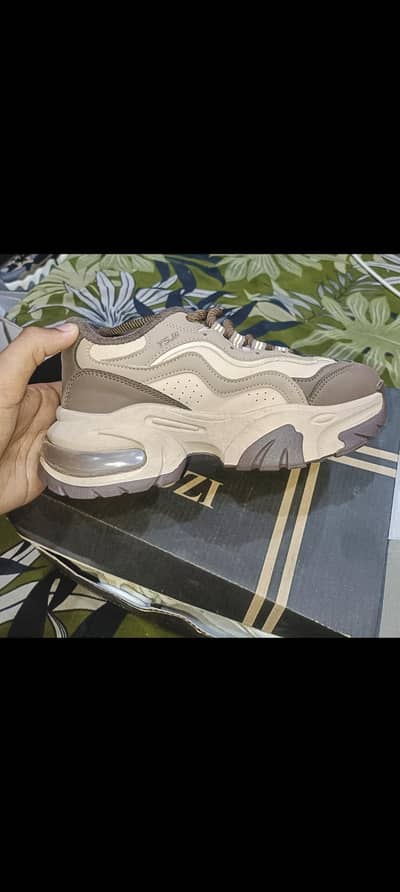 Imported shoes 3000 Per Piece High quailty