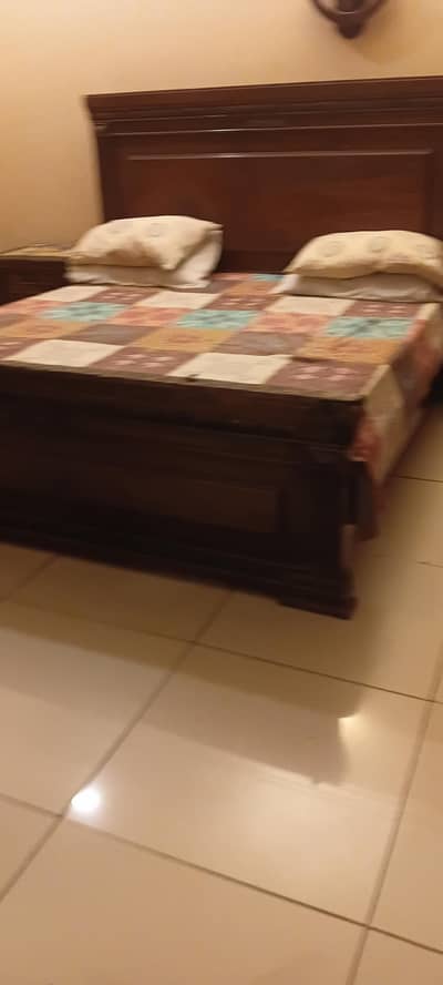 king size bed side tables and dressing table