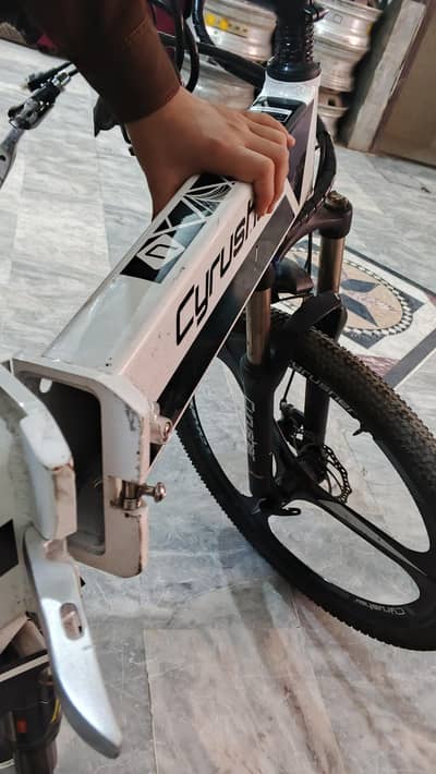 XF 700 hybrid bicycle