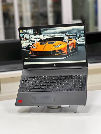 HP 15 Display i5 8th Generation(Ram 8GB DDR4 + SSD 256GB)Numpad Keypad