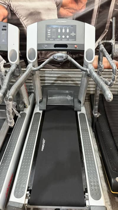 Treadmills | Commercial Treadmills in Lhr | Gym Treadmills | GyM Mach