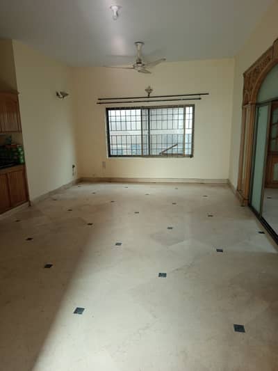 G-10/3 Size 600 Square Yard Main Double Road 4 Bed 4 Bath Drawing Dining Tv Lounge Kitchen