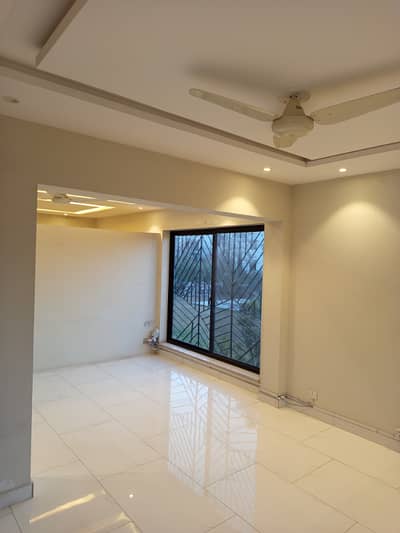 G-9/4 Size 35x70 Like Brand New Ground Floor 3bed 3bath Dring lounge Kitchen