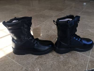 Field boots servis brand size 8 new no used lush condition