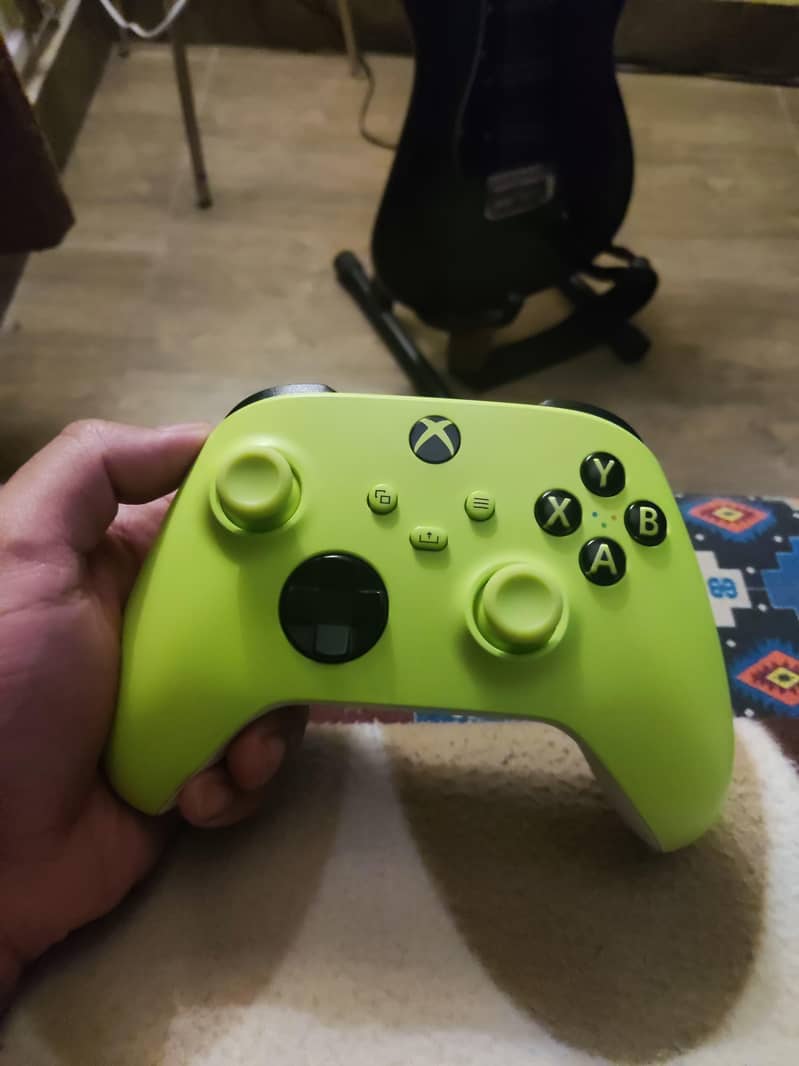 Xbox electric volt edition controller 1