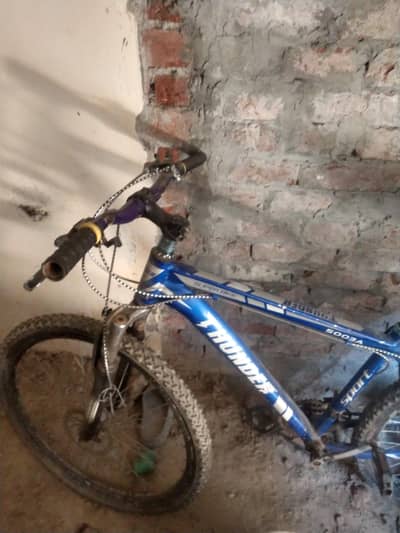 almunium frame non rust able and light weight cycle