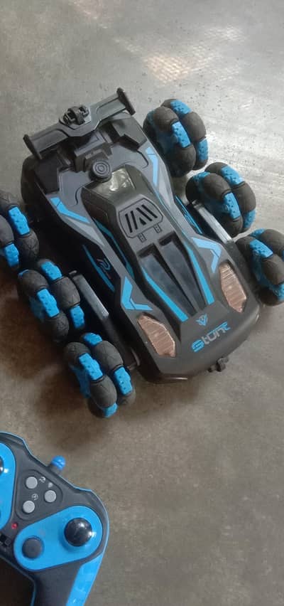 6-Wheels Stunt Car - Excellent Condition (Almost New)