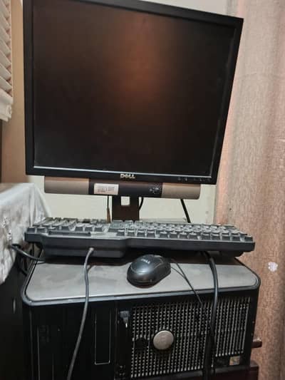 Full computer hai Dell ka