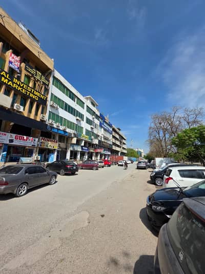 Reserve A Centrally Located Office Of 4000 Square Feet In Blue Area