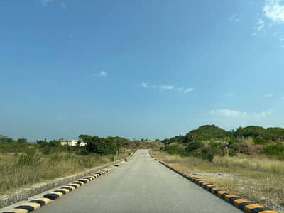 Corner Plot Near Club House In Sector B