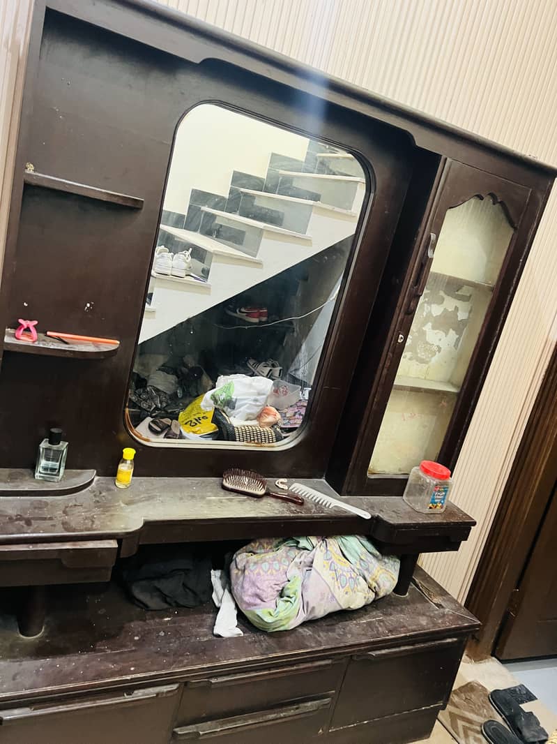 Dressing Table 0