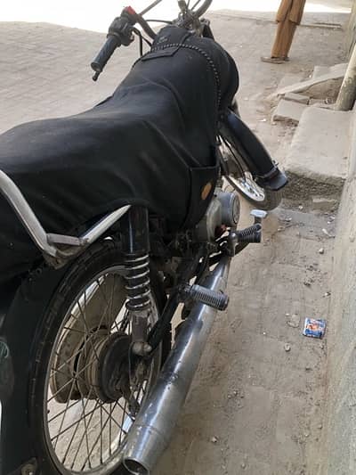 condition samny hai 40k lug Gaye hain is sa upper waly rabta kren