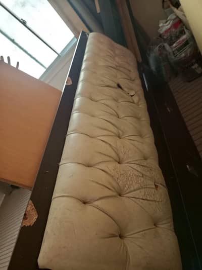 bs thora sa sarhana kharab ho raha h