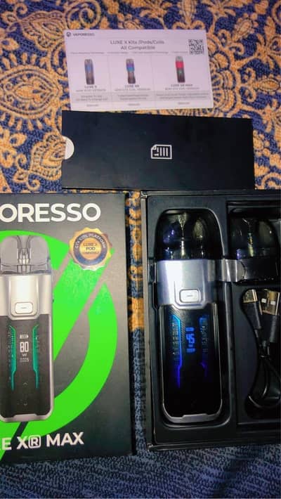 Vaporesso Luxe XR Max And Freemax Galex Pro q