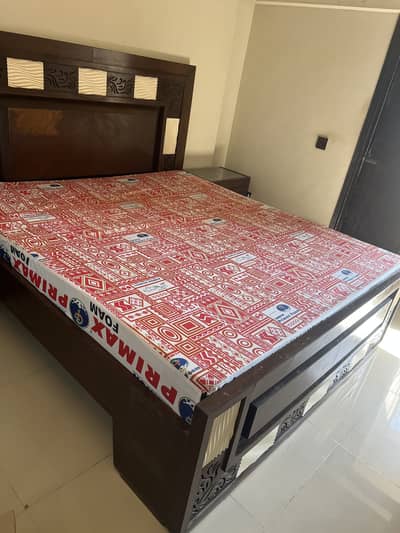 King bed set with mattress, 2 side tables and dressing table