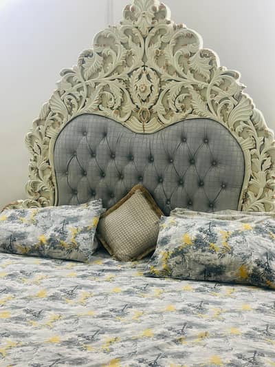 Bed with 2 Side Tables, 2 Side Mirrors & Dressing Table