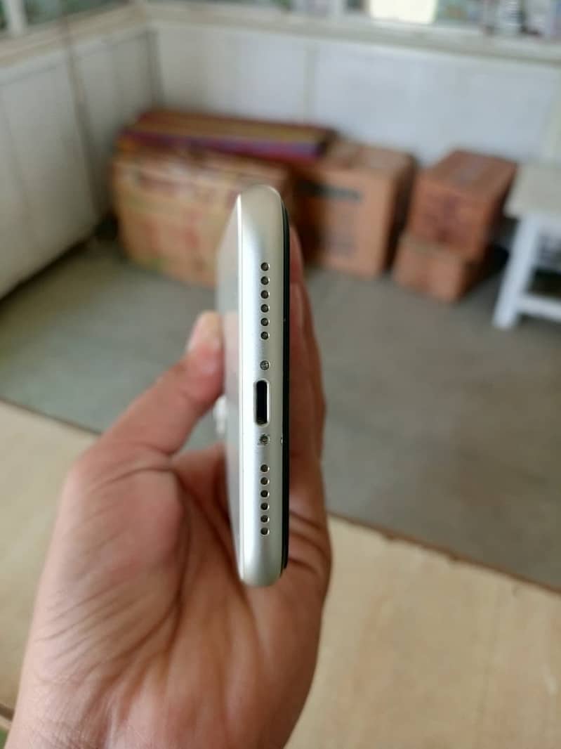 IPHONE 11 4