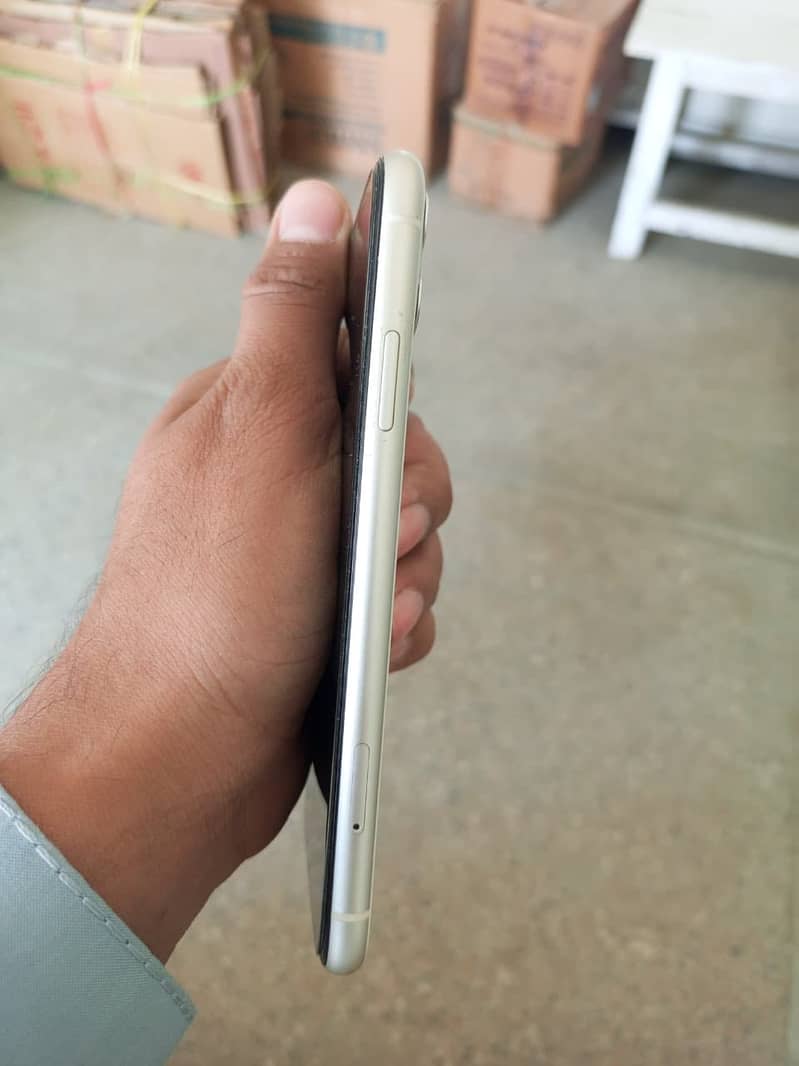 IPHONE 11 6
