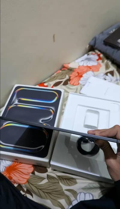 ipad pro M4 13 inche 03276946630 WhatsApp contact