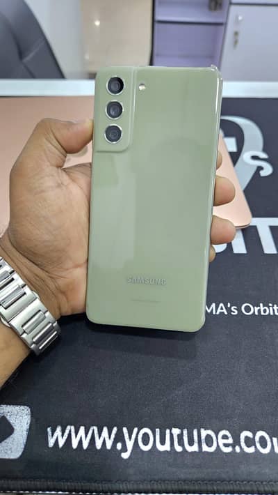 Samsung Galaxy S21 FE Brand New B  256 gb dual physical with box