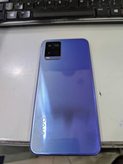 vivo y21 4+1/64  with box and chargeer