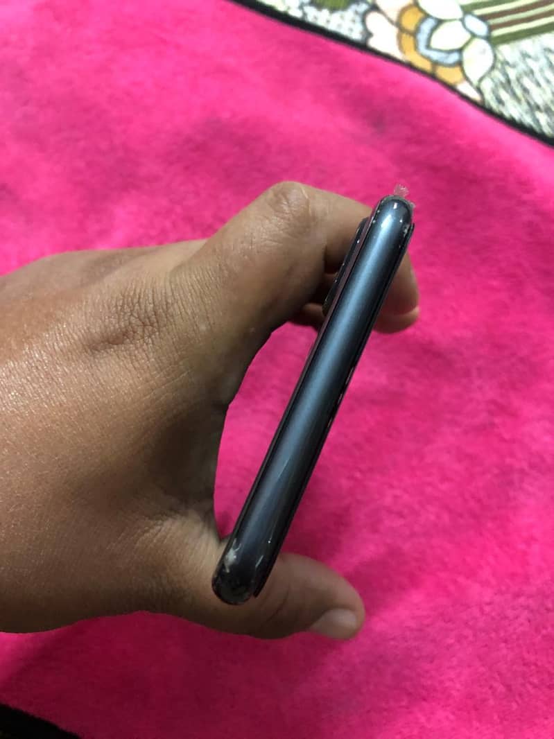 iPhone 8 +  ( 256 GB ) 5