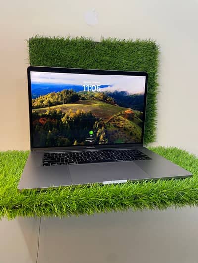 Apple MacBook pro 2019 15 inch 16/256 storage