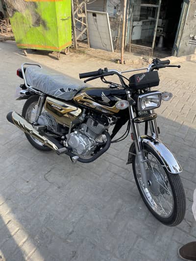 CG 125S GOLD EDITION BLACK COLOR