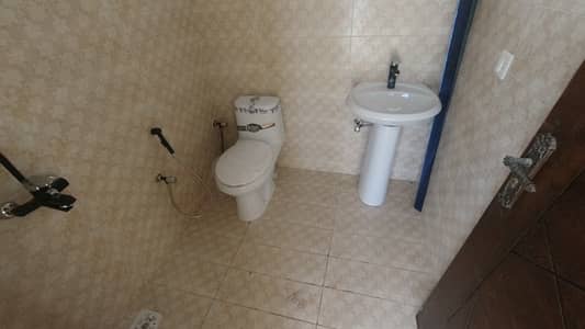 Prime Location Flat For Grabs In 1200 Square Feet Jamshed Road