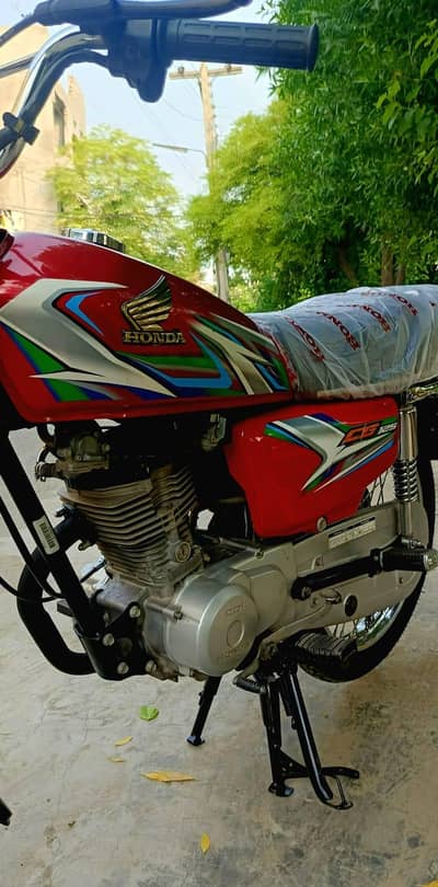 Honda CG 125 | Model 2023 | 6814 KM New Bike Only Call 0335 - 1685430