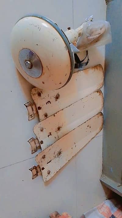 small size hai Chalta hwa hai bus Capacitor ka masla hai Copper me hai