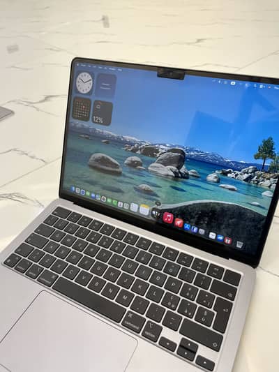 Macbook M2 Air - Best Price - cycle count only 140