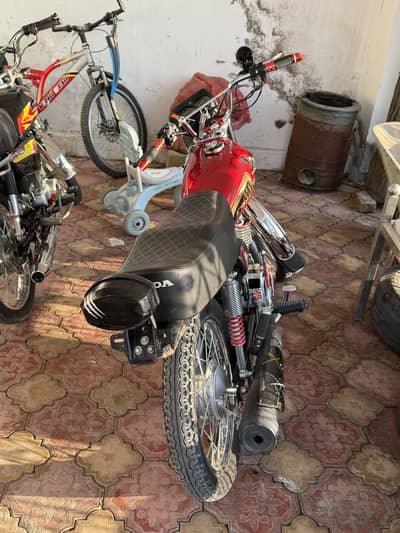 125 gold addition 4500km driven