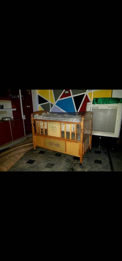 Baby cot with swinging crib