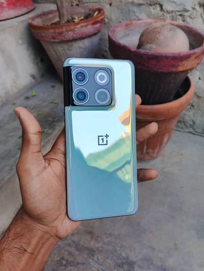 Oneplus 10T , Snapdragon 8+ Gen 1 , Outstanding Camera