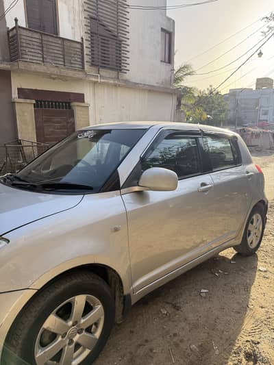 Suzuki swift 2012 1.3 dlx