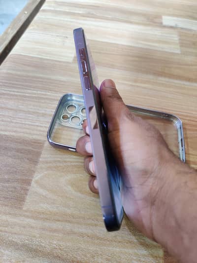 10 by 10 iPhone 14 Pro max battery 100 mamory 128