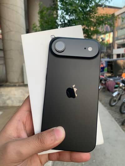 Apple iPhone 17 Air 256GB Non PTA 33 Cycle Full Sim Time With Box