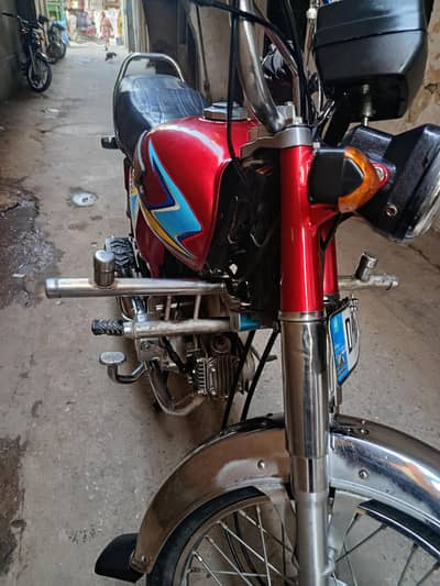 Bike saf halat ma ha double saman ka sath ha paper clear ha