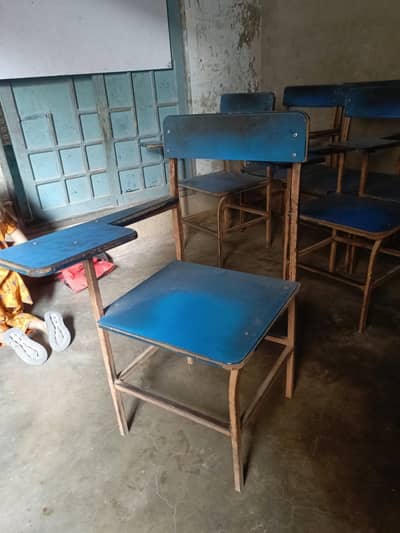 school chairs  30  hain per chair 1000 ki hai with round