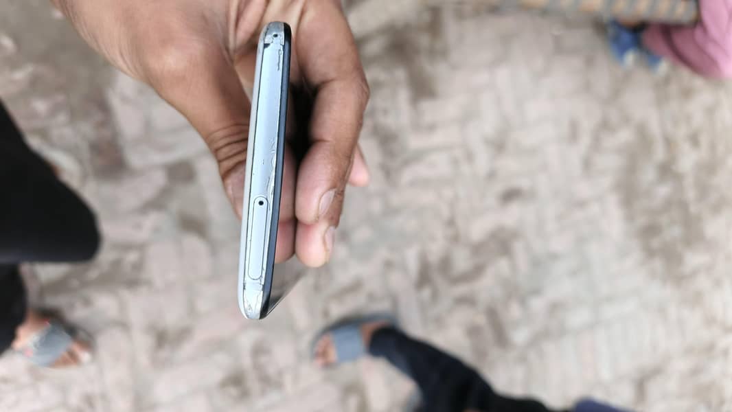 Sharp Aquos Zero 2 5