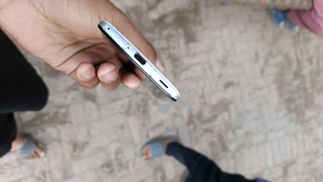 Sharp Aquos Zero 2 6