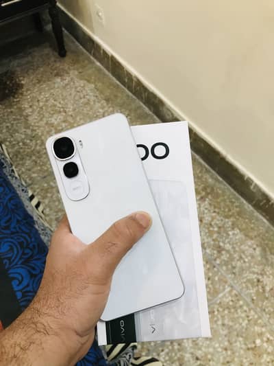 Vivo y400